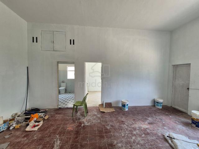 Newly Refurbished Spacious Bungalow, Big Land Space 1