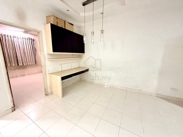 Gated Guarded_Taman Gaya Ulu Tiram_1.5 Storey Terrace House 22 x 70 ft 1