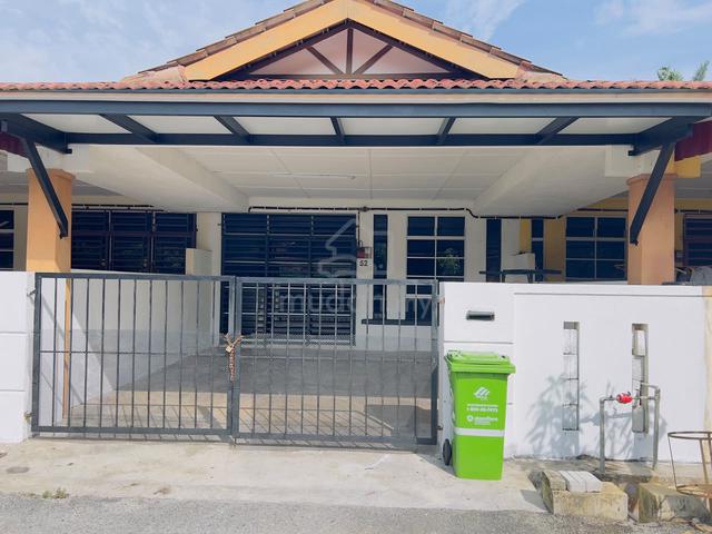 Rumah teres BATU 11 jalan Gambang 1