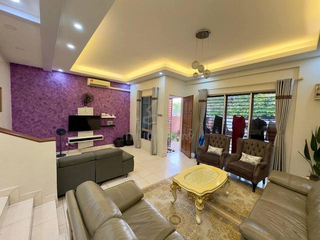 (4ROOMS + 4BATHROOMS)Double Storey Alam Budiman Sek U10 Shah Alam 1