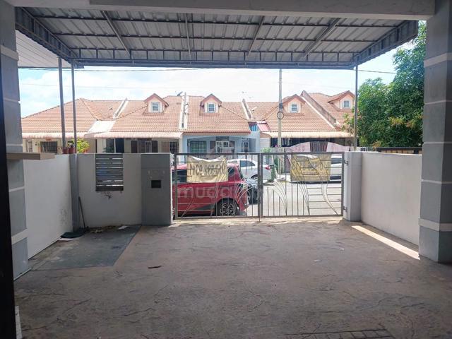 Botani panorama lapangan perdana single storey house for rent 1