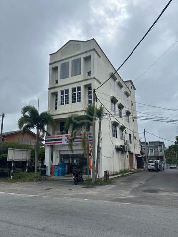 Kedai 4 Tingkat Seberang Takir 1