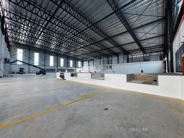 Kota Kemuning Mainroad Beside Industrial Park - Warehouse For Rent 1