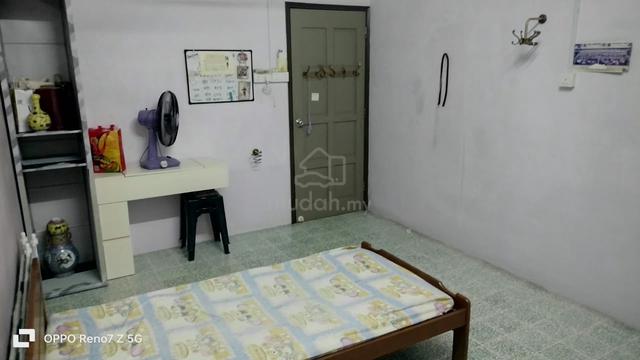 Chinese spacious room for rent near PEARL POINT 1