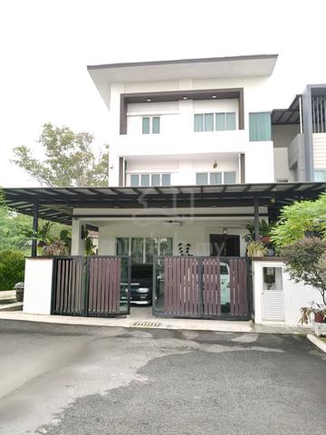 FULLY RENOVATED, 2.5 Storey End Lot Semi D, Nilai Spring Villas 1