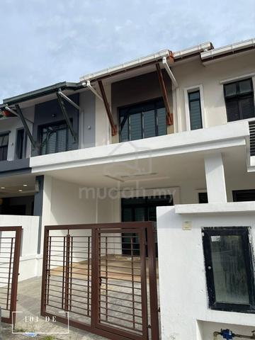 Kota Bayuemas parkland 2sty 22*75sqft Basic unit for rent 1