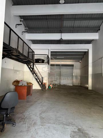 vacant 【 facing main road, fully grilled 】 1.5 Storey Factory, Jejarum 1