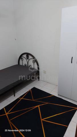 Bilik single Damai Apartment Subang Bestari untuk disewa. 1