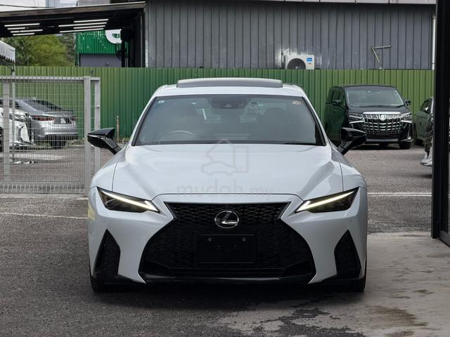 UNREG 2021 Lexus IS300 2.0 F-SPORT MODE BLACK - 2