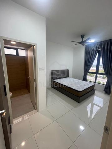 Master Room for rent @ VIVO 1