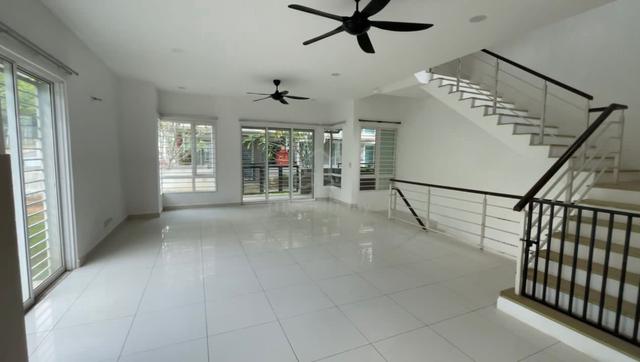 Below Market Value 3 Storey Corner House for Sale at Tiara South 1