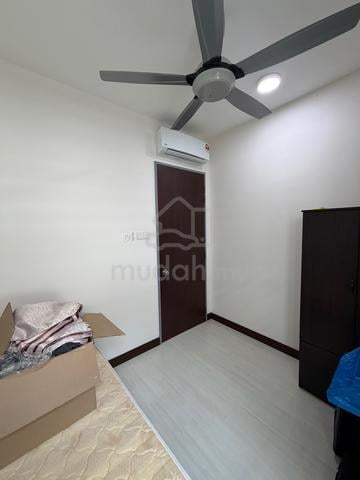 (Female) KL Traders Square Small Room for Rent 1