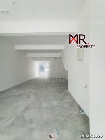 FACING ROAD 2 Storey Shop Lot Bukit Banyan Business Centre FOR RENT 1