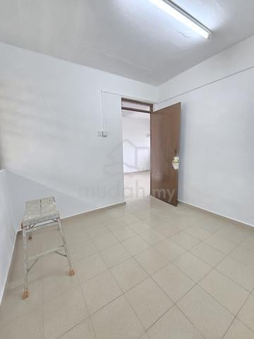 Flat Taman Ungku Tun Aminah 1