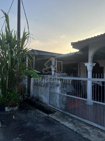 Spacious, comfortable and renovated landed house in Taman Nirwana, BM 1