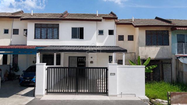 MURAH! REFURBISHED Double Storey Terrace Taman Bakawali, Bukit Sentosa 1