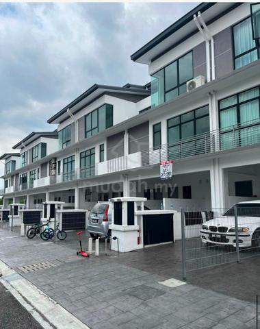 Taman Sri Muda Sederhana 2 .5 Storey Gated & Guarded 1
