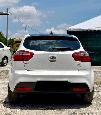 TRUE 2015 Kia RIO 1.4 UB (A) SUNROOF FULL SPEC - 4