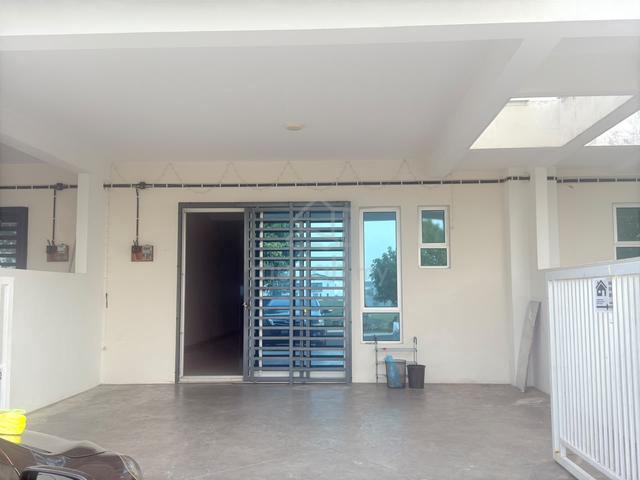 Tiara Sendayan Single Storey ( Partially Furnished) 1