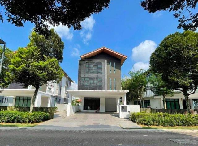 Isola Grandeur Senibong 3 Storey Bungalow for Sale 1