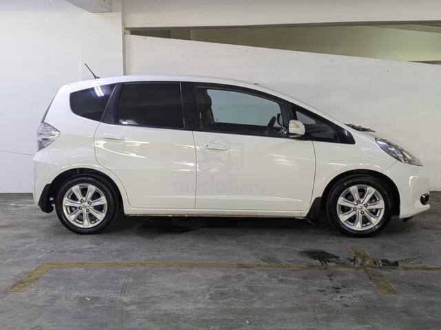 2013 Honda JAZZ 1.3 (HYBRID) FACELIFT (A) - 4
