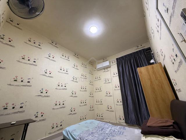 5 mins to CIQ! Downstairs Grocery Mosque Bus-Stand!Medium Room FF Rent 3