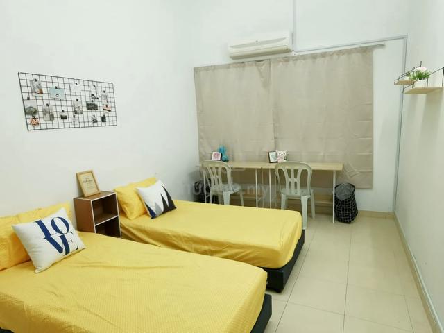 FREE 1 MONTH - Male Female Couple Medium Room Taman Connaugh Walk UCSI 1