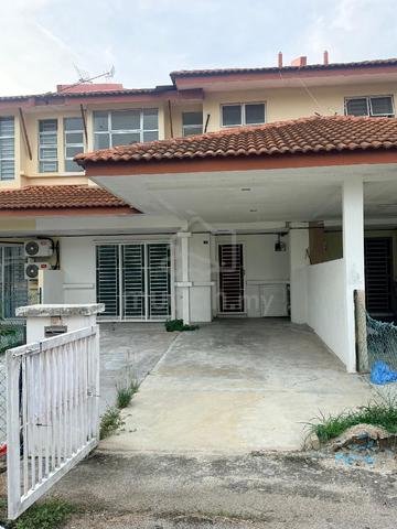 Double story unit for rent. Batu kawan 1