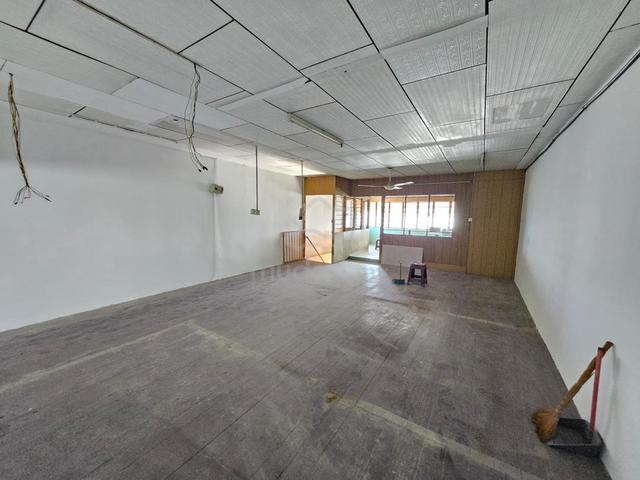 Taman Jawi Jalan Besar Mainroad 1st Floor Office Space Looking Tenant! 1