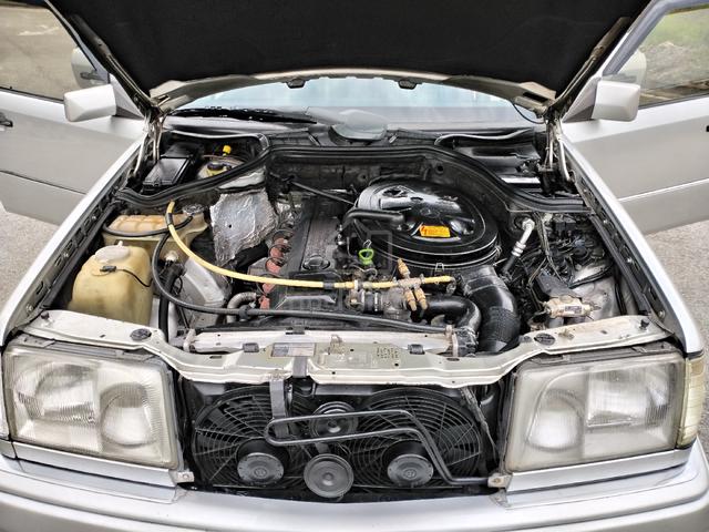 1995 Mercedes Benz 260E 2.6 (A) - 4