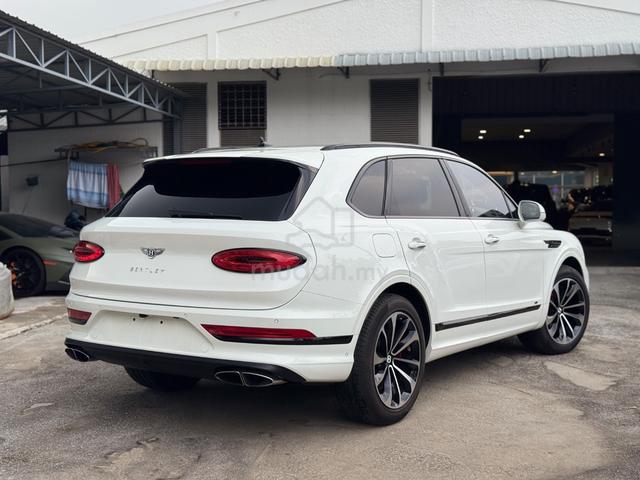 2022 Bentley BENTAYGA 4.0 V8 Black/Red Interior - 2