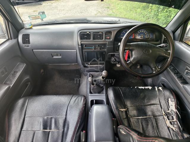 2004 Toyota HILUX 2.5 SR Turbo (M) - 3
