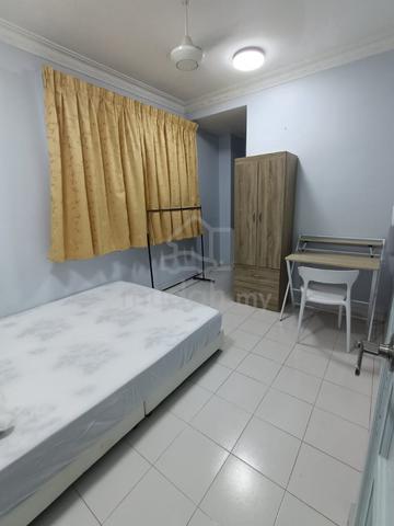 Middle Room for Rent @ Bukit Gambir 1