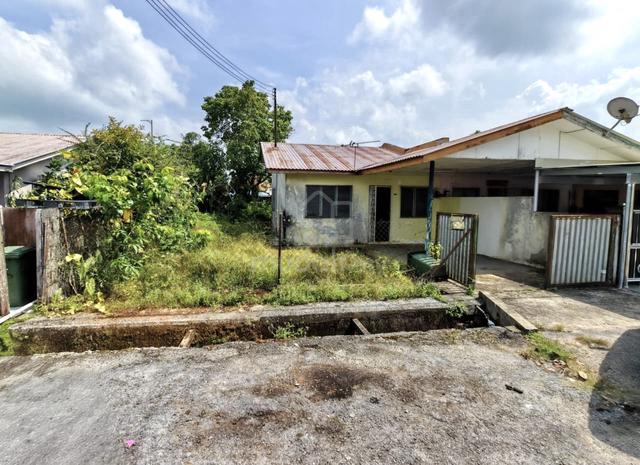 CORNER, Terres Setingkat, ALAMANDA MALIHAH 1