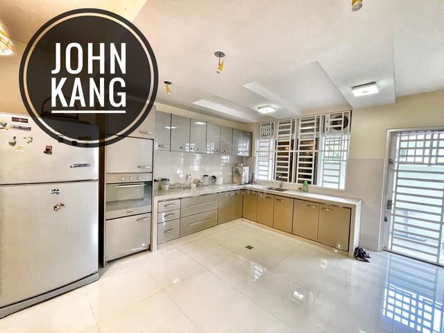 Semi Detached House, Fully Renovated & Furnished, 3000sf, Worth Rent! 3