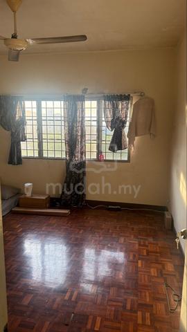 master bedroom near LRT Wawasan 1