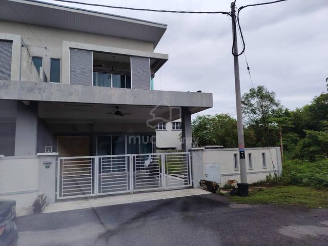 Double Storey Corner Lot House For Sale - Spacious & Exclusive 1