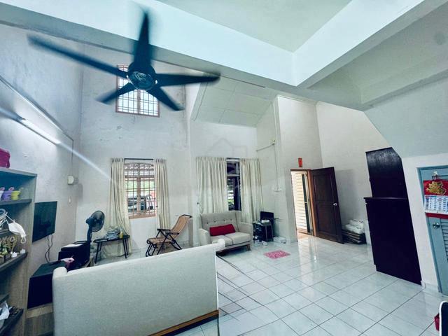 kulai bandar putra jalan enggang,1.5storey corner lot for sale 4
