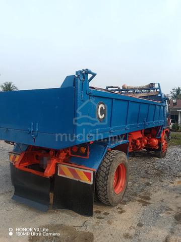 tipper/dump truck - photo 2 of 2