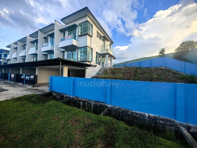 7mile Batu Kitang 2.5 storey terrace house 1
