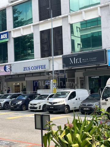 Facing Main Road BK5 same row wBank 1