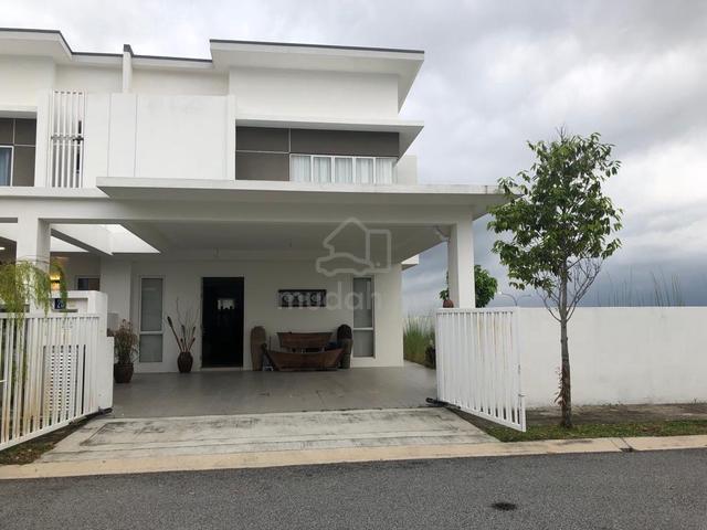 FREEHOLD +HUGE CORNER LOT DOUBLE STOREY! @ Ara Sendayan, Seremban 1