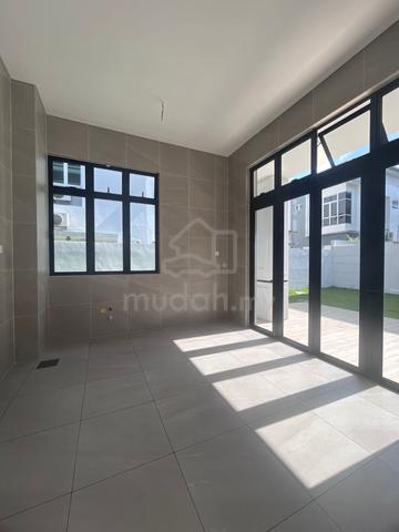 Brand New 2 Storey Bungalow House @ Longevia Taman Setia Tropika 5