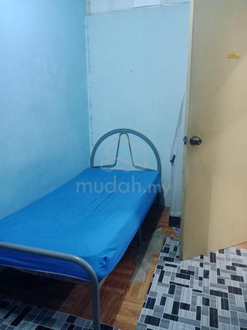 Near Pasar Malam Seksyen 7 - Nilam Sari Apartment - LRT3 1