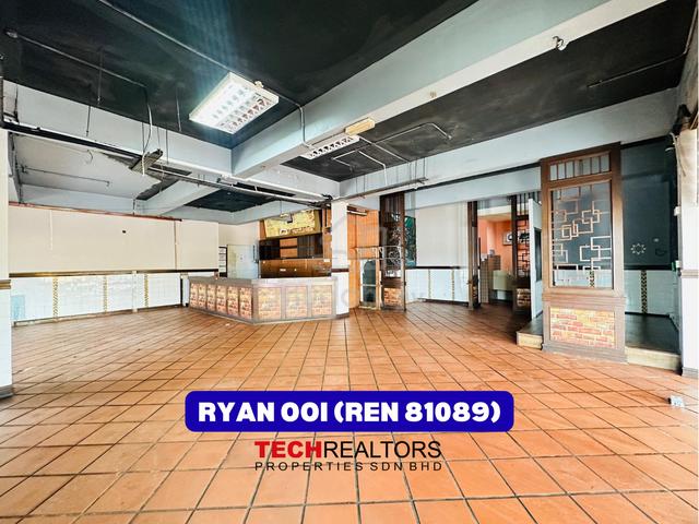 2 Combining Ground Floor Shoplot, Facing Road, Corner Lot 1