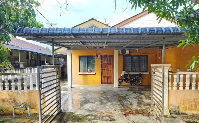MURAH! RENOVATED Single Storey Semi-D Taman Air Manis, Sabak Bernam 1