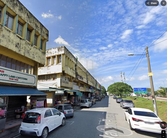 kulai facing main road shop for rent 1