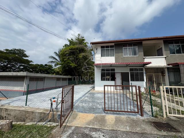 CORNER 2055sqft Ground Floor Krubong Perdana Town House Freehold 1