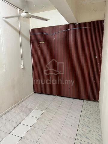 Bandaran room (Nearby Toojou hotel & Mr Dobi) 1