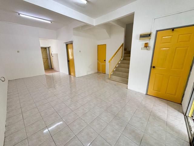 GOOD CONDITION Bandar Puteri Jaya 2-Storey Terrace For Rent 1